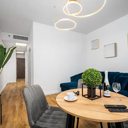Apartment Wola Warschau